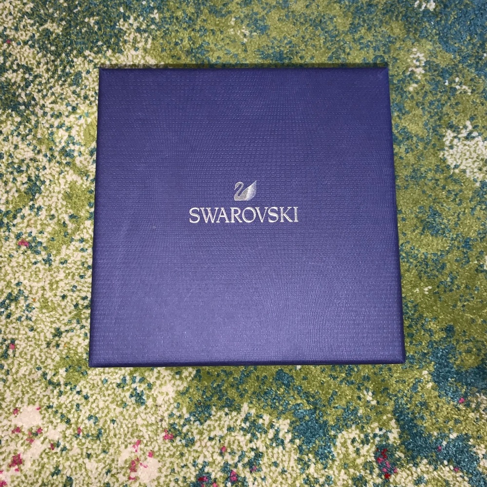Medium Swarovski Box (Beauty and the Beast Rose) 🌹